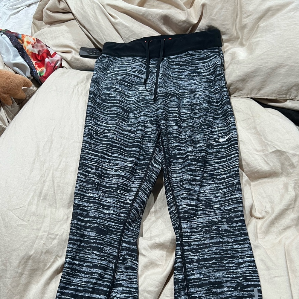 Nike dri fit cropped leggings